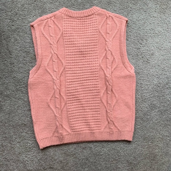 Pink sweater vest - Picture 2 of 3